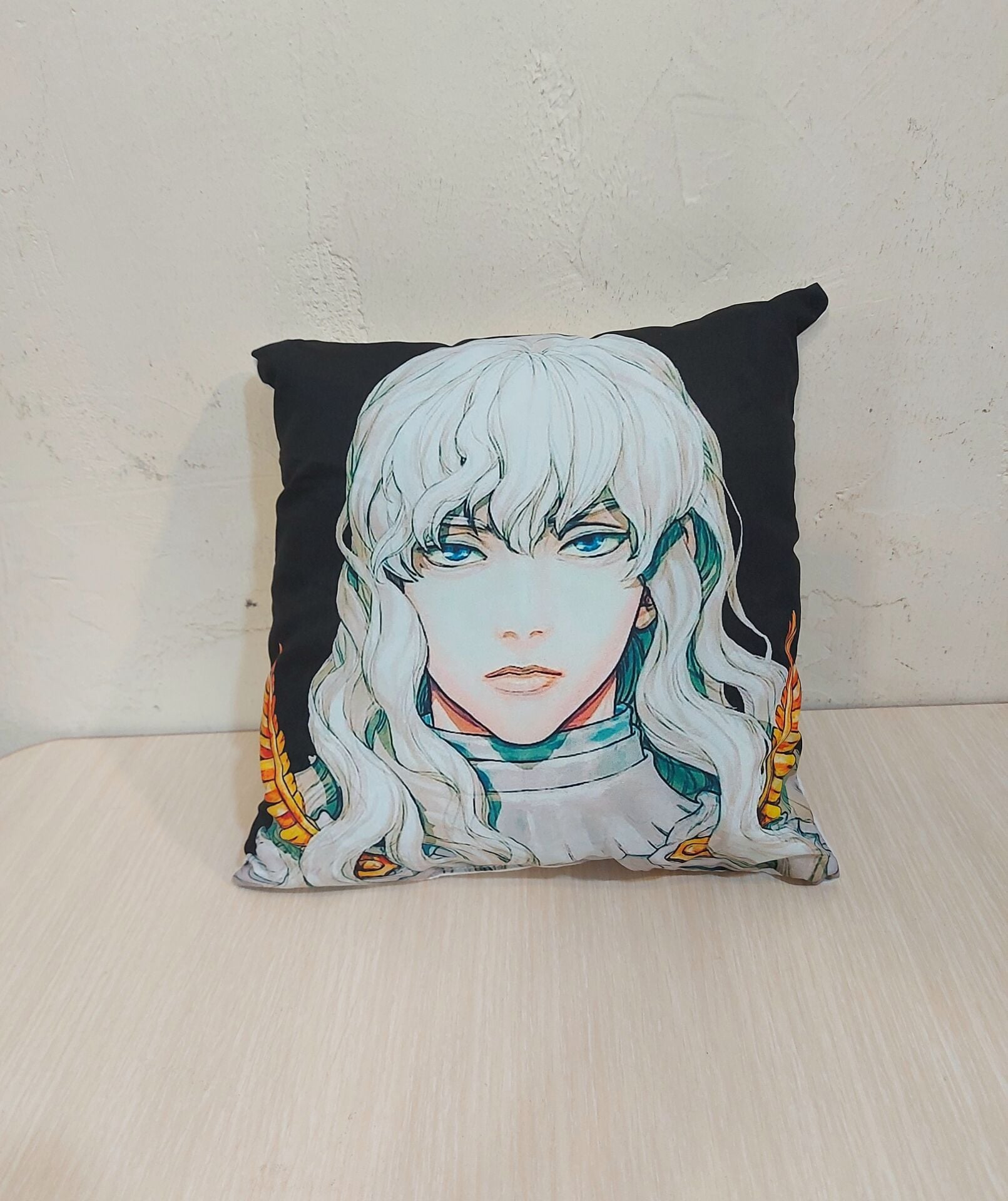 Berserk Griffith Yastık