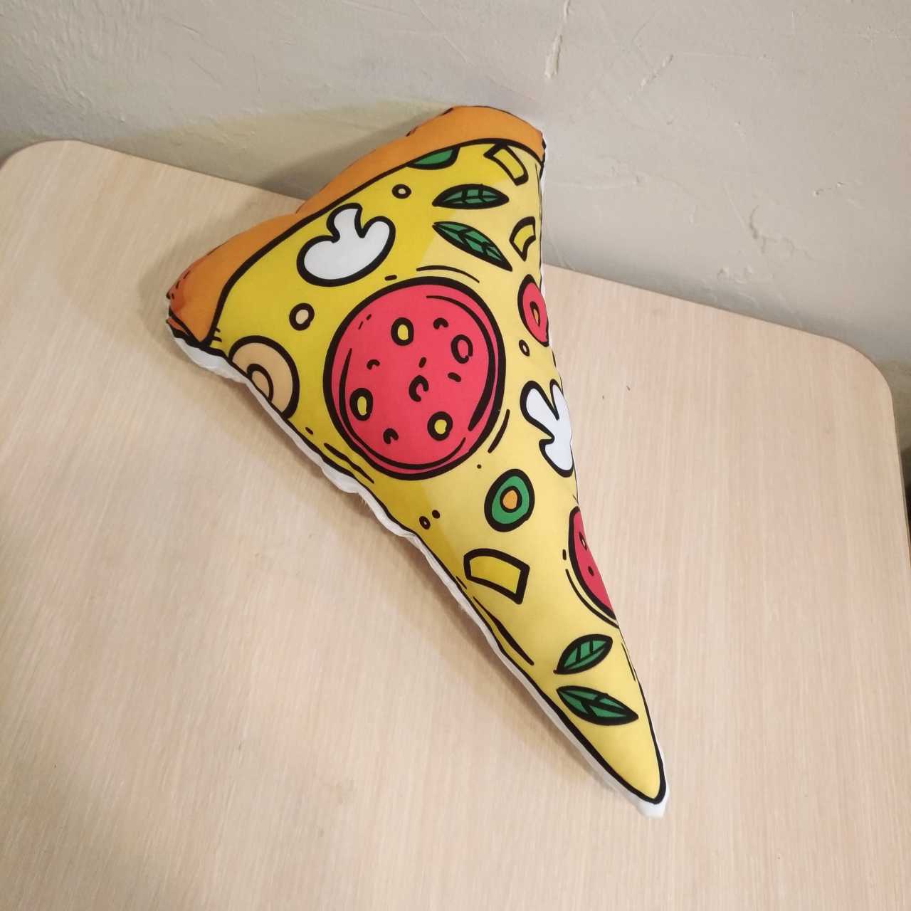 Pizza dilimi yastık