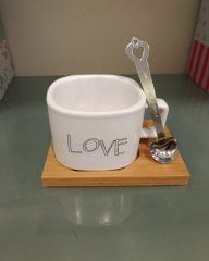 Ahşap altlıklı mıknatıslı Love fincan
