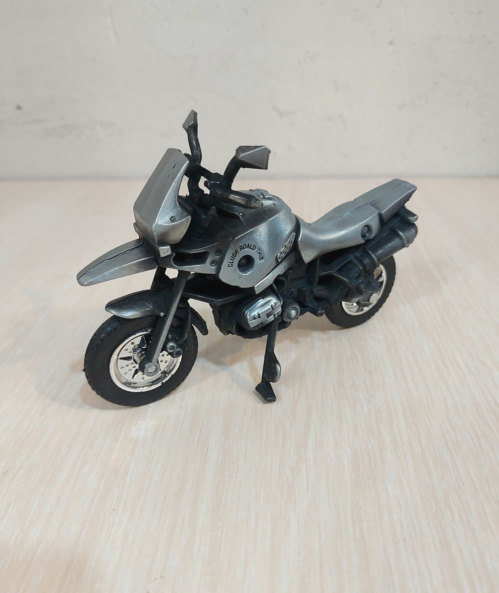 Metal Motor Biblo