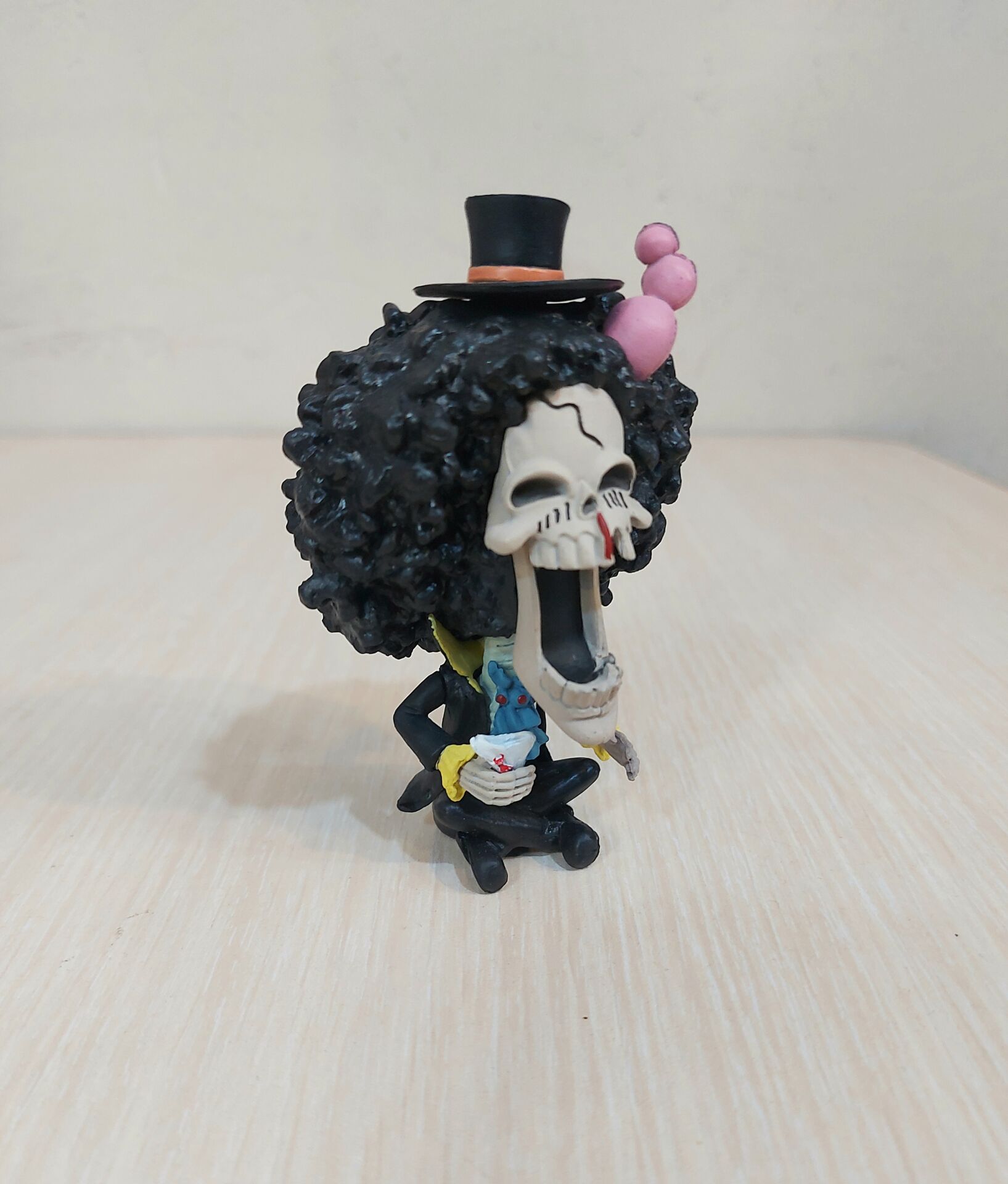 One Piece Oturan Brook Figür