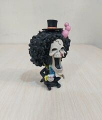 One Piece Oturan Brook Figür