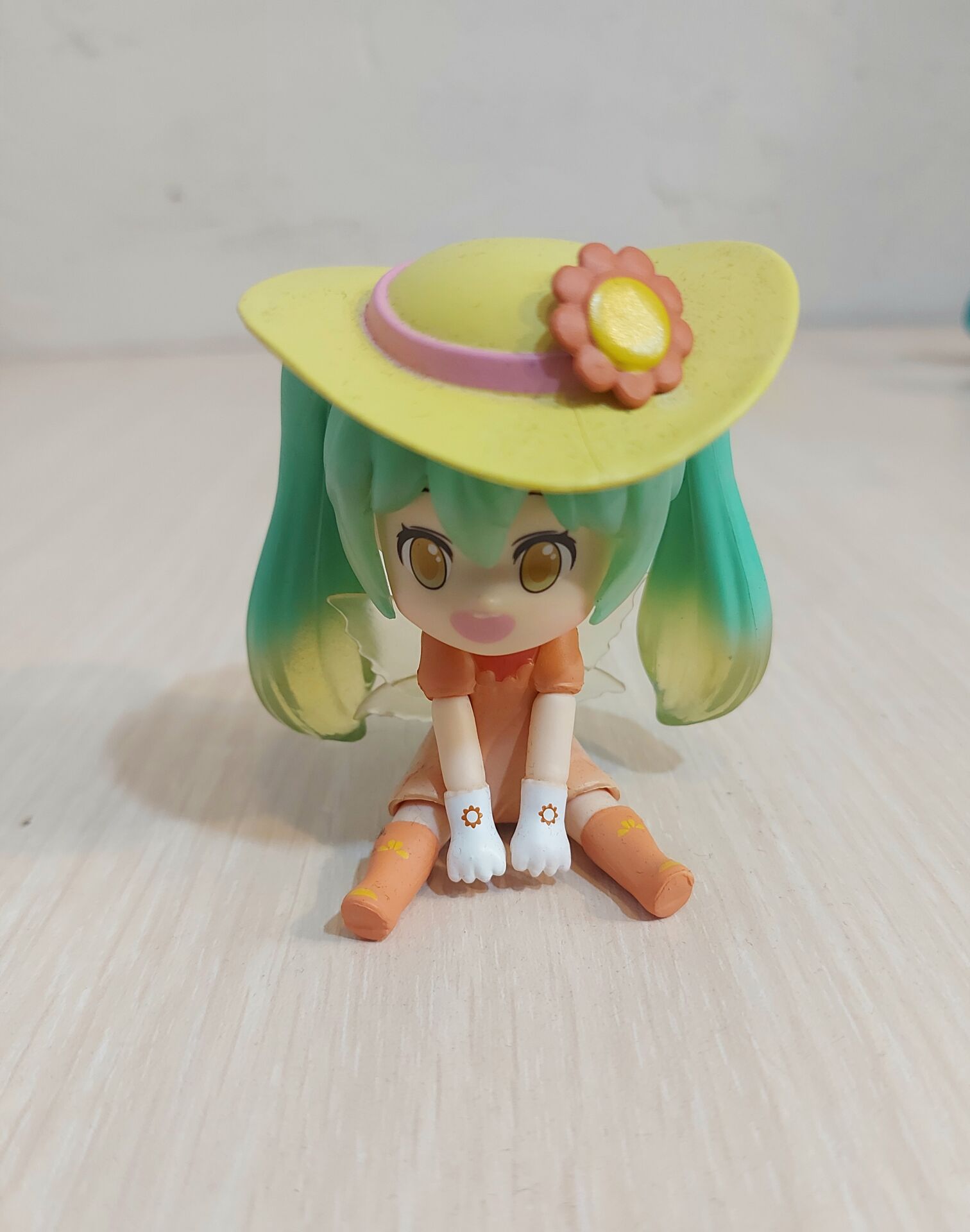 Oturan Miku Figür 3