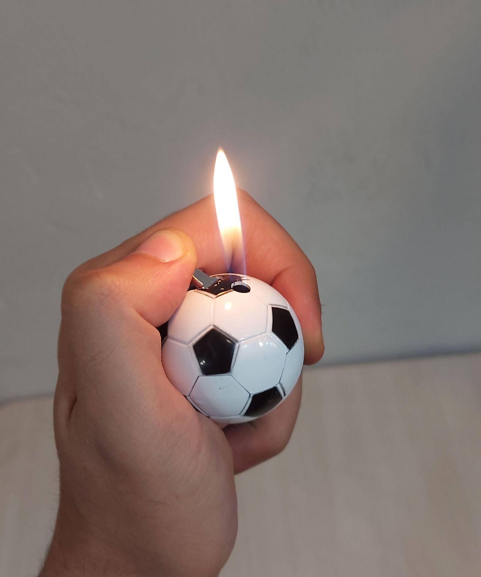 Futbol Topu Çakmak