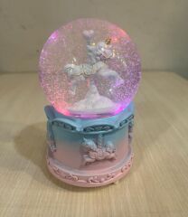 Unicorn Model Büyük Boy Püskürtmeli Kar Küresi