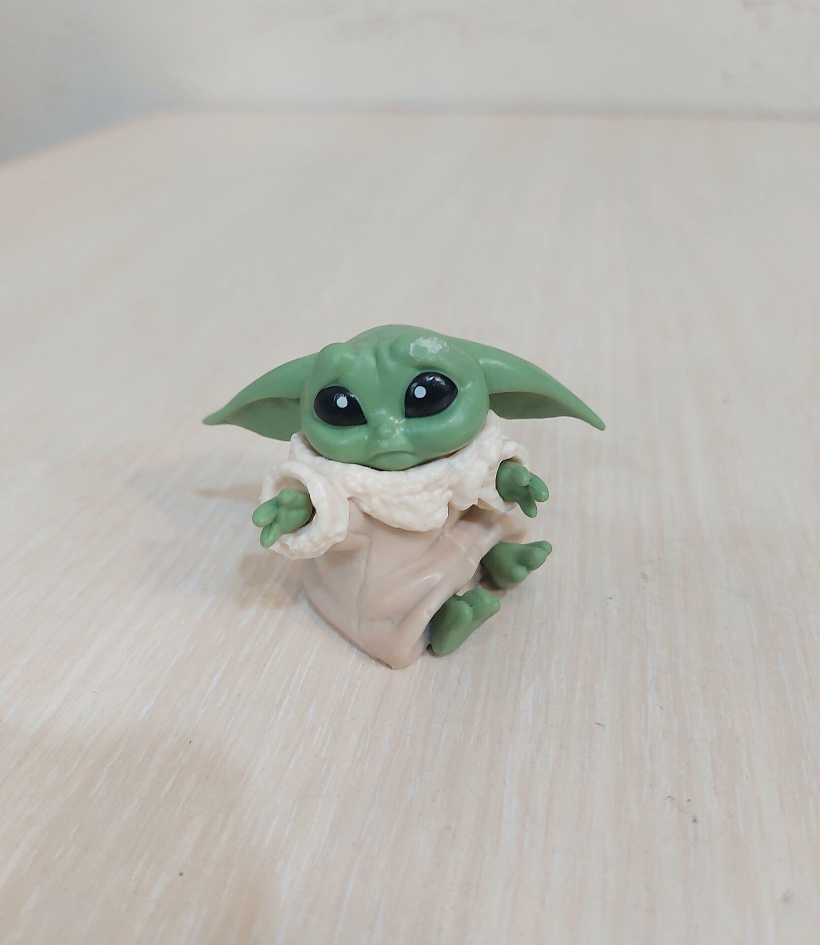 Baby Yoda Figür Oturan