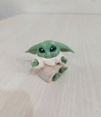 Baby Yoda Figür Oturan