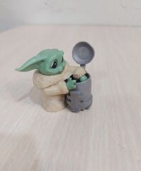 Baby Yoda Figür Çöp