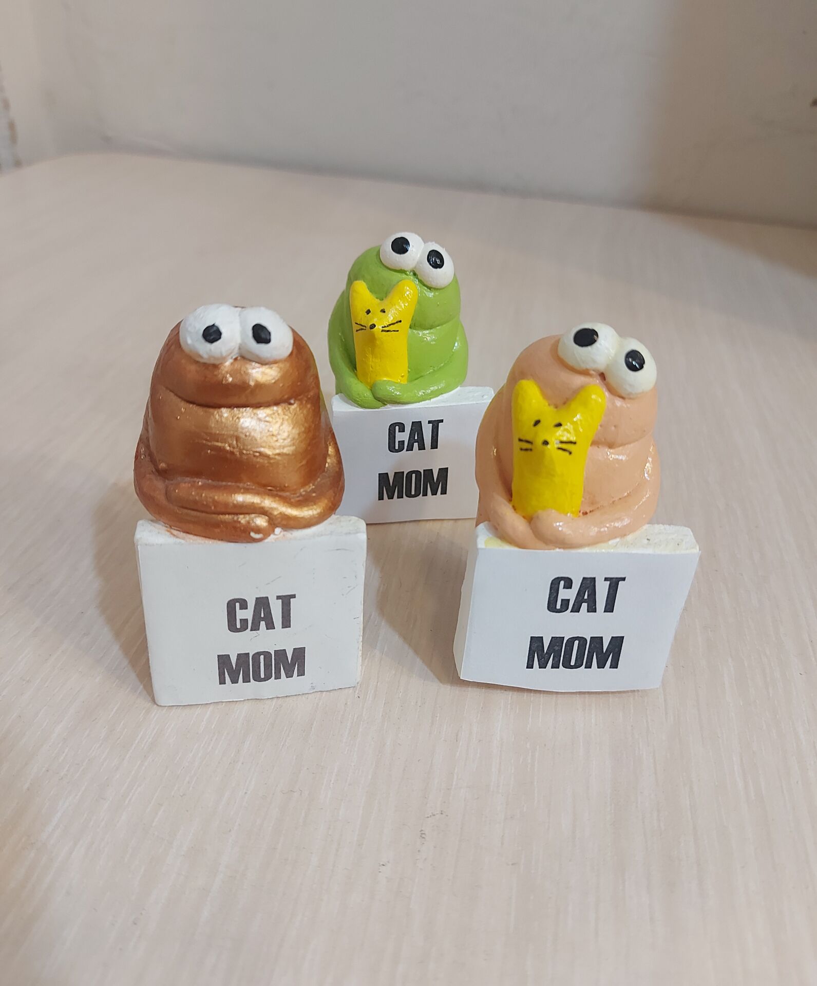 Cat Mom Biblo