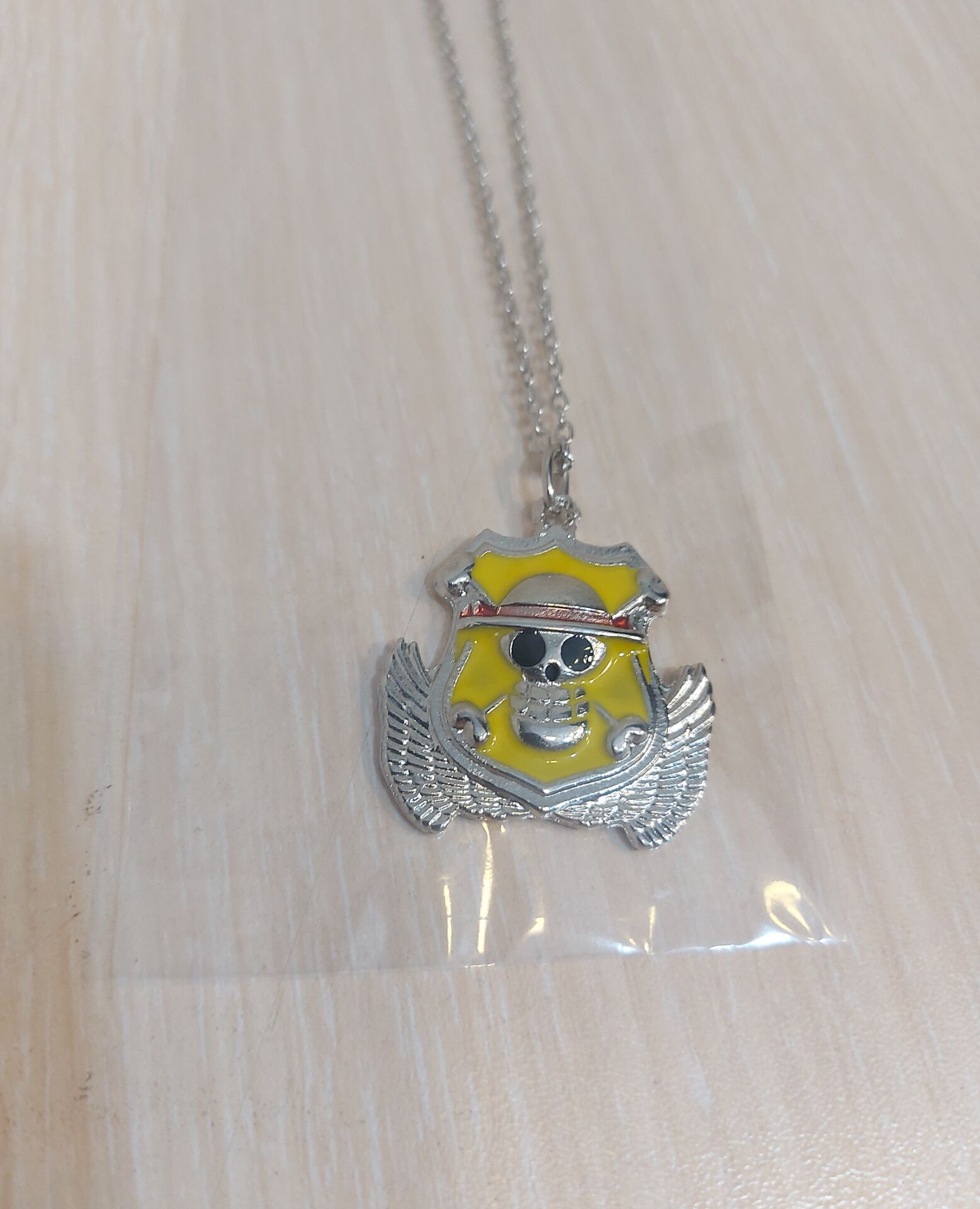 One Piece Kanatlı Kolye