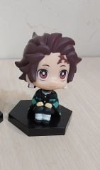 Demon Slayer Oturan Model Figür