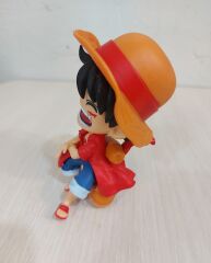 One Piece Oturan Luffy Figür