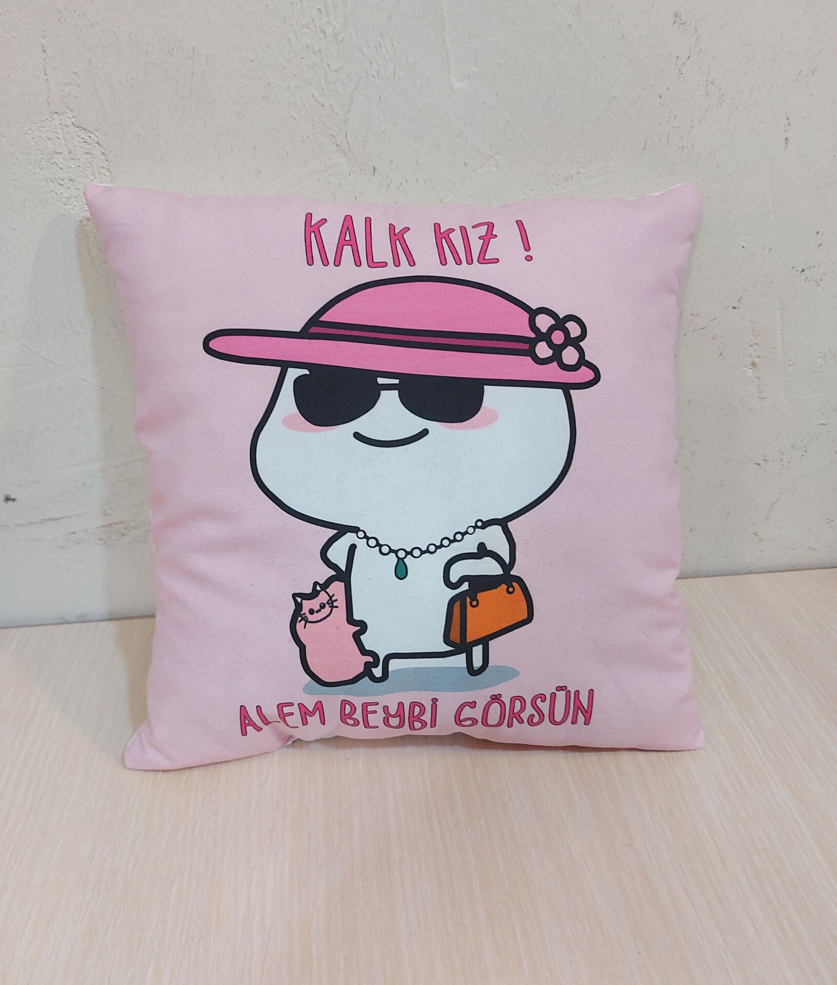 Kalk Kız Alem Beybi Görsün Yastık