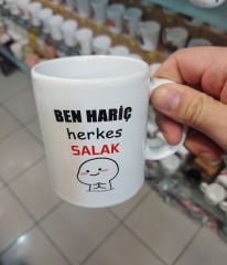 Ben Hariç Herkes Salak Bardak