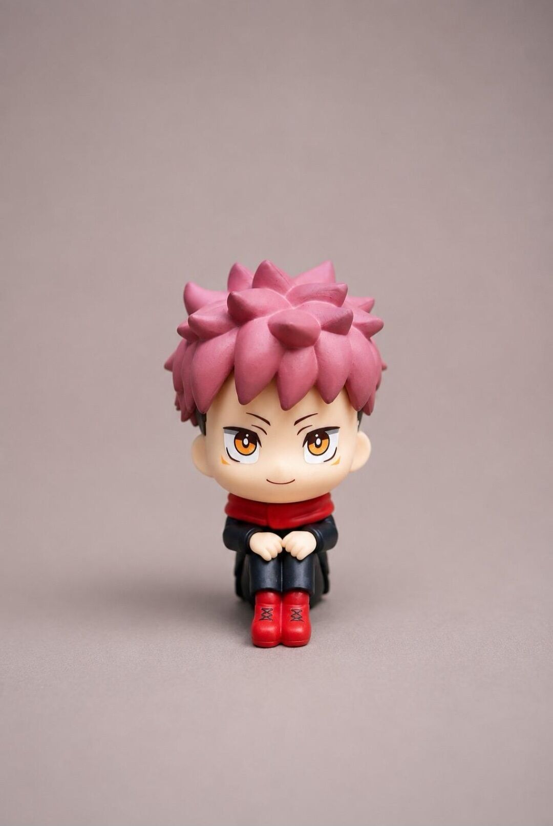 Jujutsu Kaisen İtadori Oturan Figür